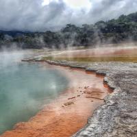 Source d'eau géothermique et volcanique