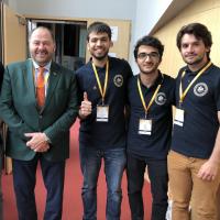 L'équipe qualifiée, avec le Président de la SPE, Darcy Spady : Akif Hajiyev, Ebio Vitor, Ibrahim Tahiru, Mohamed Al Balushi